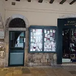 Bravissimo Placa Del Vi, Authentic Historic Apartmán Girona