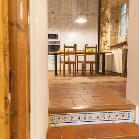 Bravissimo Placa Del Vi, Authentic Historic Apartment *
