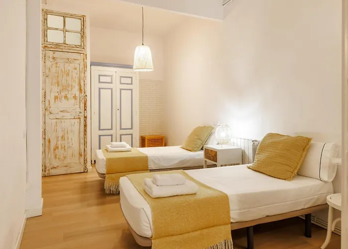 Bravissimo Placa Del Vi, Authentic Historic Apartment *